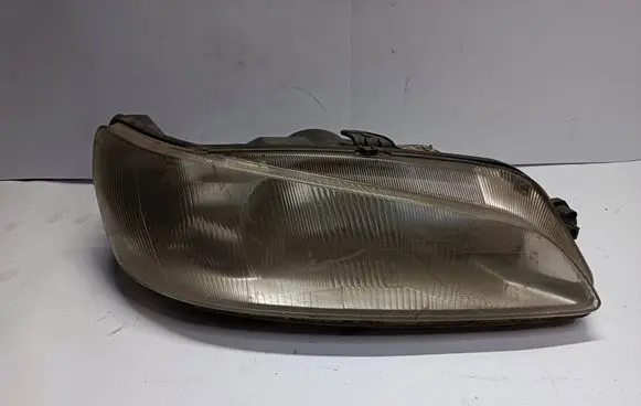 Peugeot 306 Headlight/headlamp 88203989D