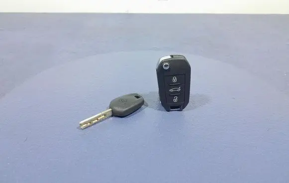 Chevrolet Corsa Ignition lock 9817859680