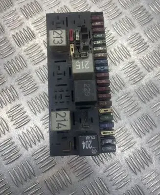 Audi A4 S4 B5 8D Fuse module 443941822B