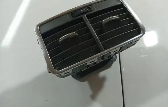 Audi A6 S6 C6 4F Dash center air vent grill 4f0819203B