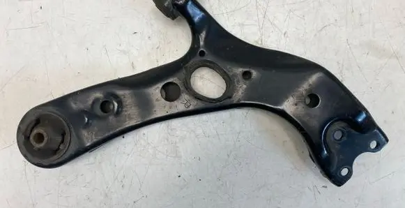 Toyota RAV 4 (XA40) Front lower control arm/wishbone