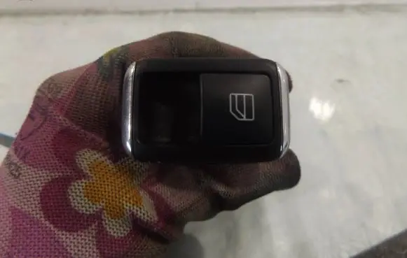 Mercedes-Benz C AMG W204 Electric window control switch