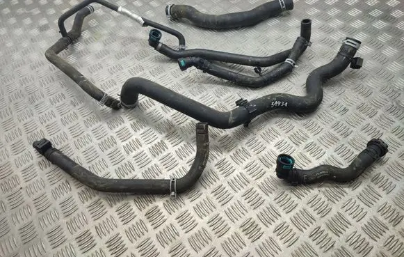 Ford Turneo Courier Engine coolant pipe/hose