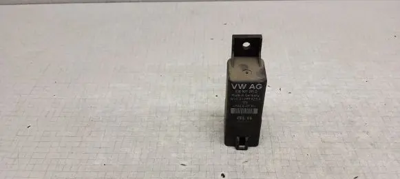 Volkswagen Caddy Glow plug pre-heat relay 038907281D
