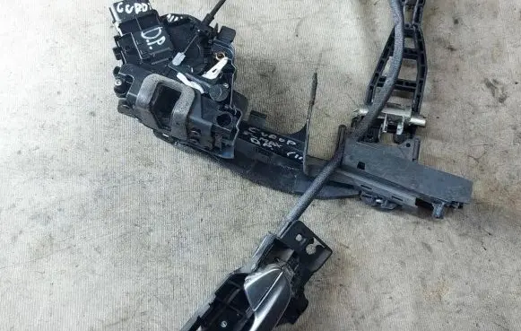 Ford S-MAX Front door lock 8M2AR21812AA A048317