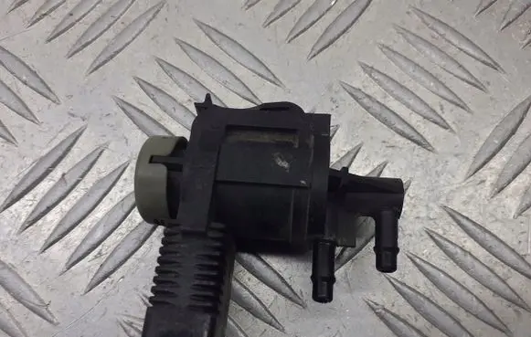 Skoda Octavia Mk1 (1U) Turbo solenoid valve 1J0906283