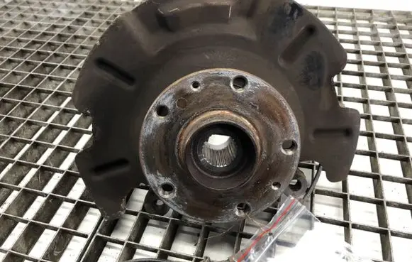 Suzuki Vitara (LY) Front wheel hub spindle knuckle
