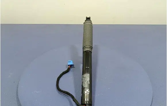 Audi A4 S4 B7 8E 8H Shock absorber/damper mounting bracket 8499572