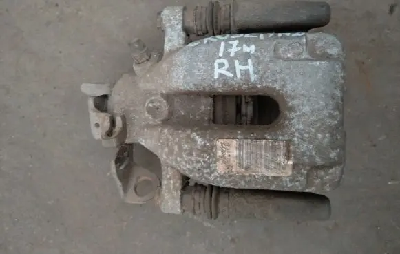 Opel Crossland X Rear brake caliper 32055430