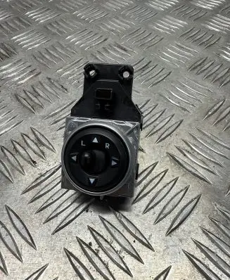 Hyundai i30 Wing mirror switch 39Y4811110