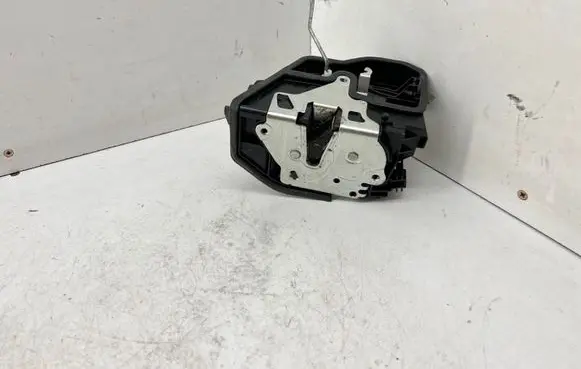 BMW 5 F10 F11 Rear door soft close latching motor 304890V