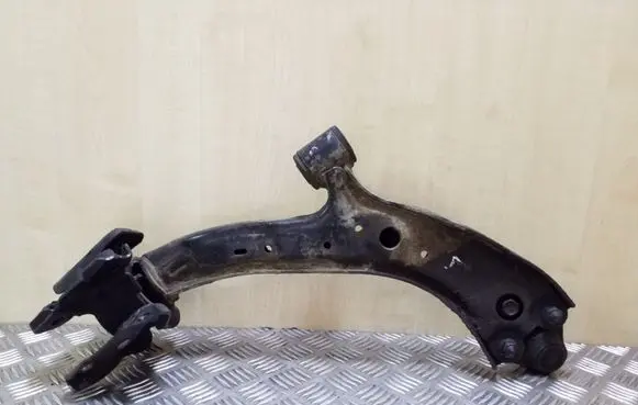 Honda CR-V Front lower control arm/wishbone