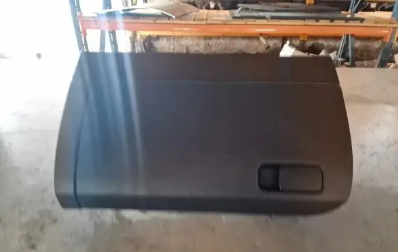Volkswagen Polo V 6R Glove box