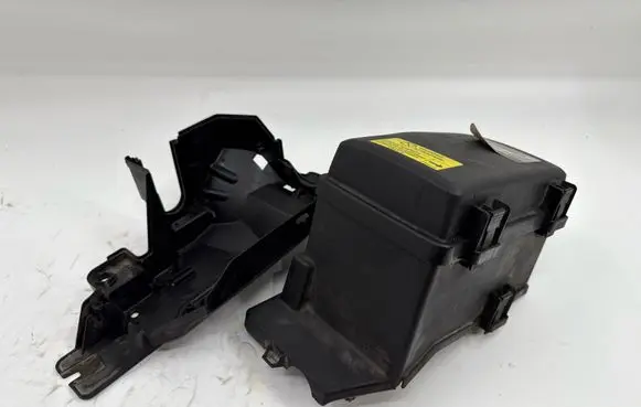 Volvo S60 Fuse box cover 8645259