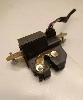 Audi A3 S3 8V Tailgate lock latch 5570197