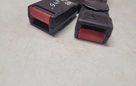 Opel Astra G Middle seatbelt buckle (rear) 90560663 00066686D