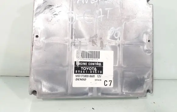 Toyota Avensis T250 Engine control unit/module 8966105C70 1758008681