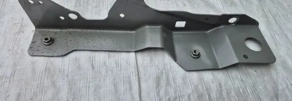 Volvo XC40 Fender mounting bracket 32277537