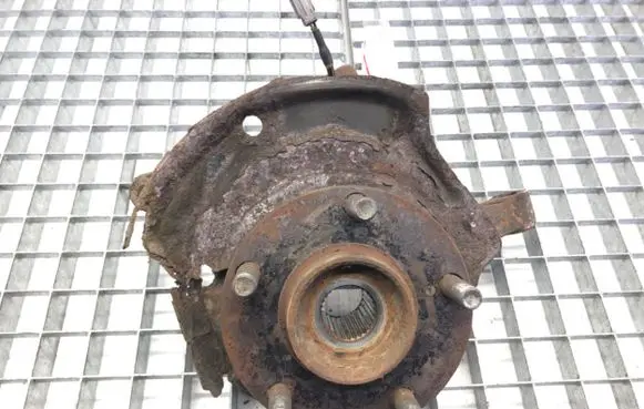 Nissan X-Trail T30 Front wheel hub spindle knuckle