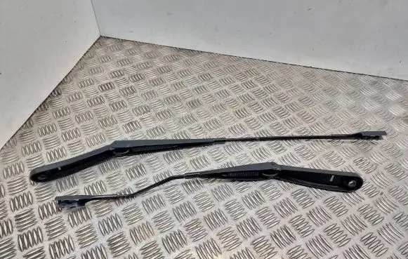 BMW X1 F48 F49 Front wiper blade arm 7360515