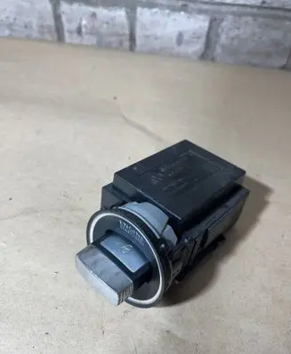 Volkswagen PASSAT B6 Ignition lock 3C0905843M 33303301 1160120019804