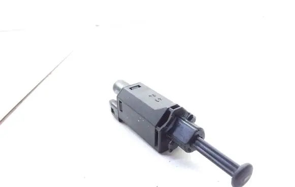 Volkswagen PASSAT B4 Brake pedal sensor switch 191945515