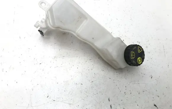 Brake fluid reservoir