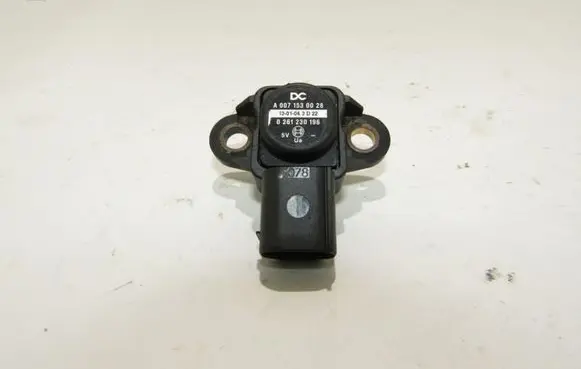 Mercedes-Benz E W212 Air pressure sensor a0071530028