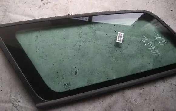 Volvo V50 Rear side window as2