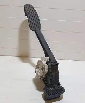 Volvo S60 Accelerator throttle pedal 6PV00853700 30636003