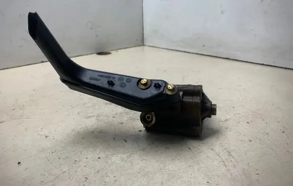 Ford Mondeo Mk III Oil pump LF0214100 1S7G6600