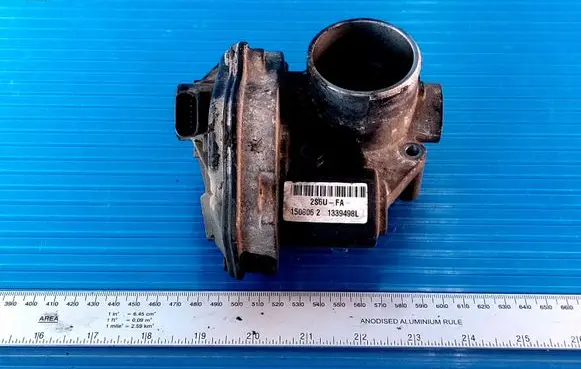 Ford Focus Throttle valve VP2S6U9E927
