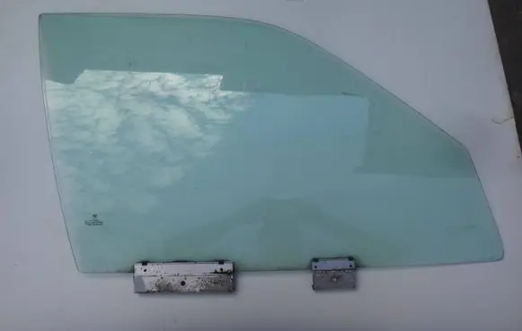 BMW 5 E34 Front door window glass four-door