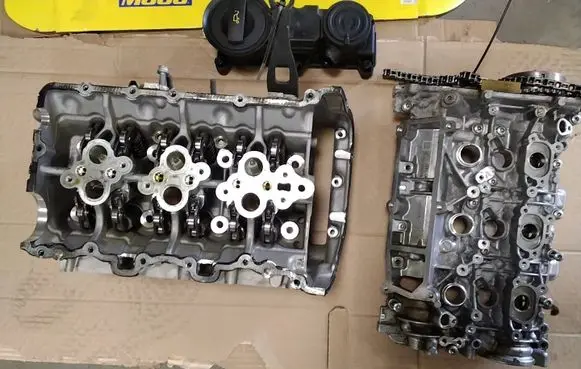 Audi Q5 SQ5 Engine head 06M061AM