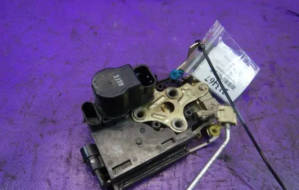 Chevrolet Tacuma Front door lock