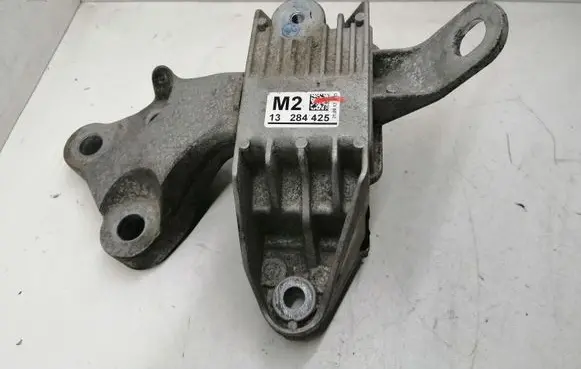 Chevrolet Cruze Engine mount bracket V06202 21086213 2108621