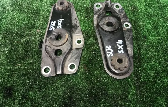 Suzuki SX4 S-Cross Radiator mount bracket