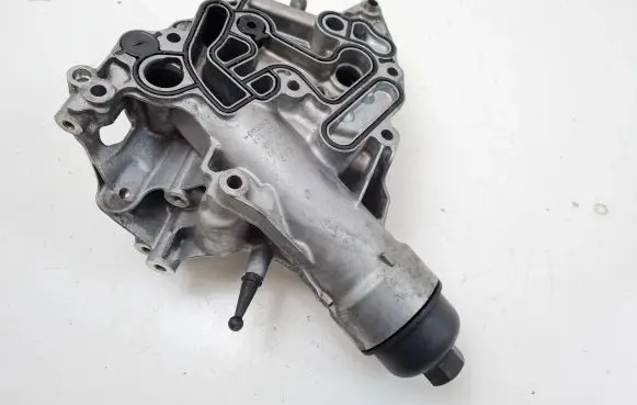 Mercedes-Benz CLS C257 Oil filter mounting bracket A6561801100 A6541800265