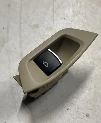 Volkswagen PASSAT B7 Tailgate opening switch 561863349
