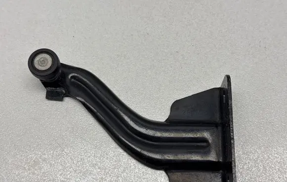 Chrysler Pacifica Sliding door upper roller guide/hinge 070AA 2B141V