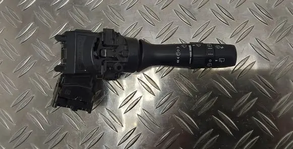 Toyota Verso Wiper control stalk 17F525 05210