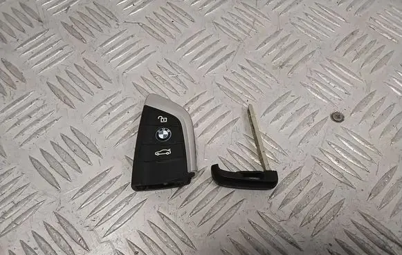 BMW 2 F45 Ignition key/card 6805990
