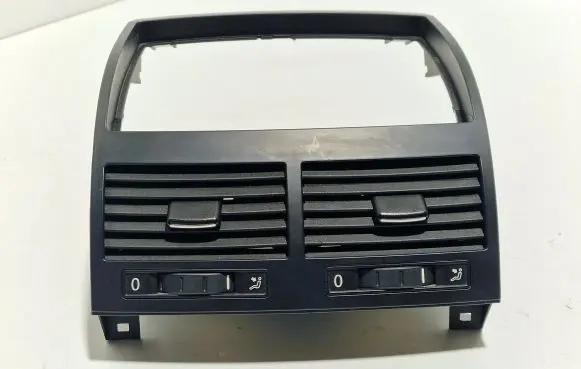 Volkswagen Touareg I Dash center air vent grill 7L6819727