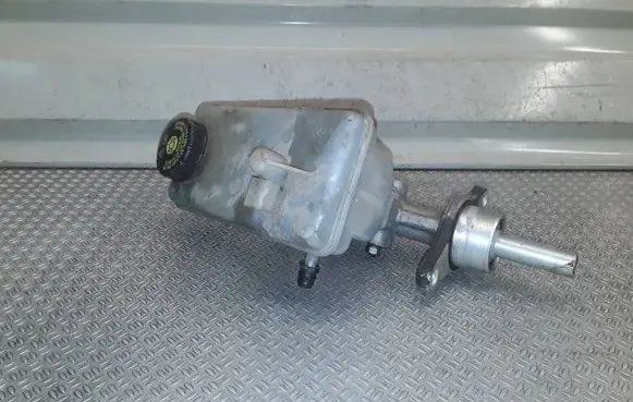 Renault Trafic II (X83) Master brake cylinder 32067008C