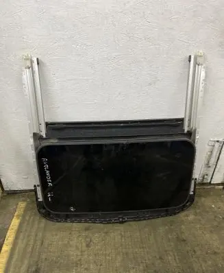 Mitsubishi Outlander Sunroof glass 