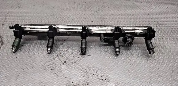 Volvo V70 Fuel injectors set 9470229 9202710