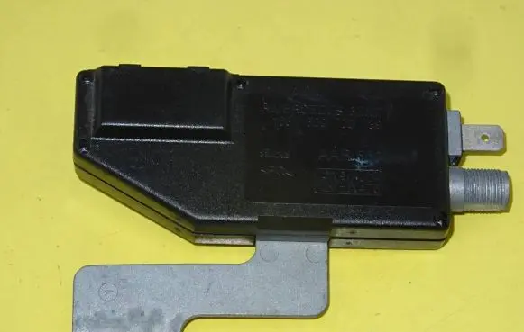 Mercedes-Benz ML W163 Aerial antenna amplifier 1638200089