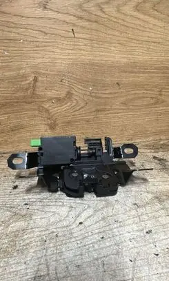 Volvo C70 Tailgate/trunk/boot lock/catch/latch 30784739