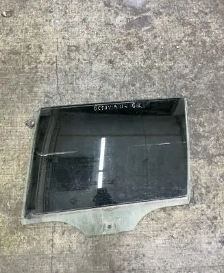 Skoda Octavia Mk2 (1Z) Rear door window glass