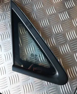 Hyundai i30 fastback Front triangle window/glass 